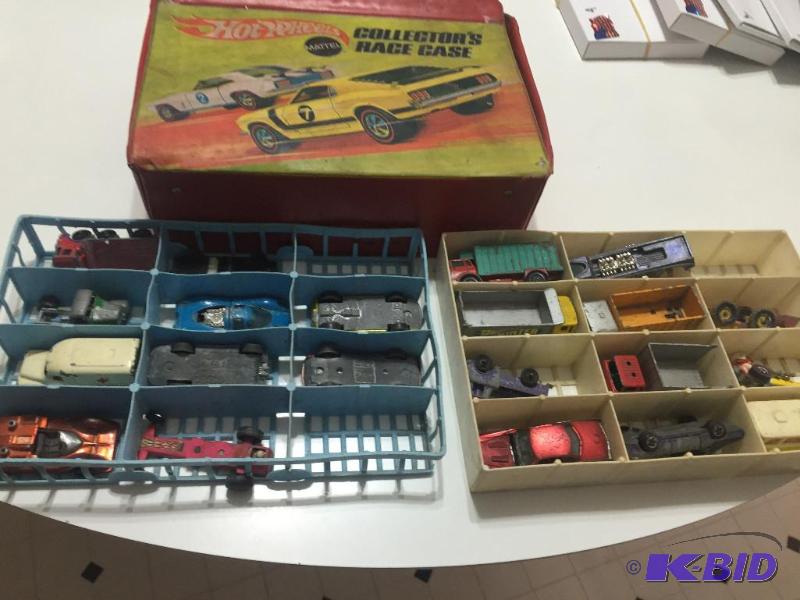 lot 25 image: Hotwheels and matchbox cars from the 1970s...