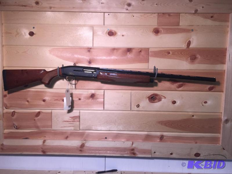 lot 3 image: Browning Gold Hunter Shotgun