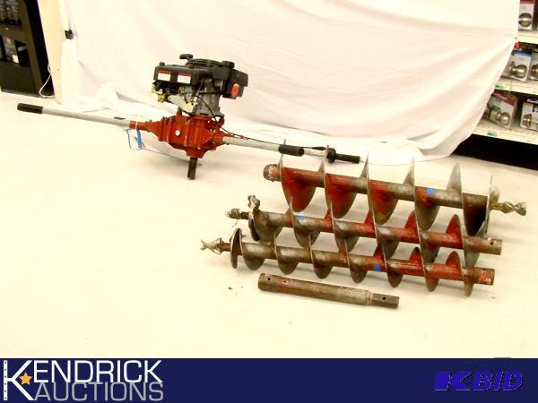 lot 18 image: 5.5 Hp General 330 2 Man AugerHole Digger