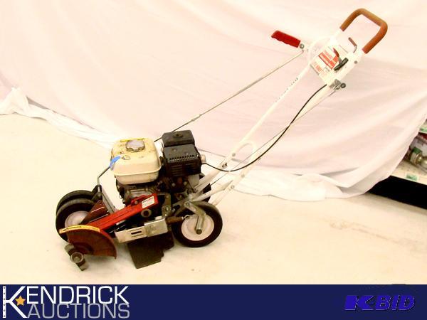 lot 20 image: 6 4 Hp Little Wonder Edger