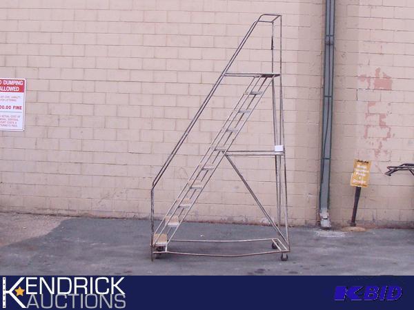 lot 51 image: 126 10 Step Mobile Warehouse Staircase