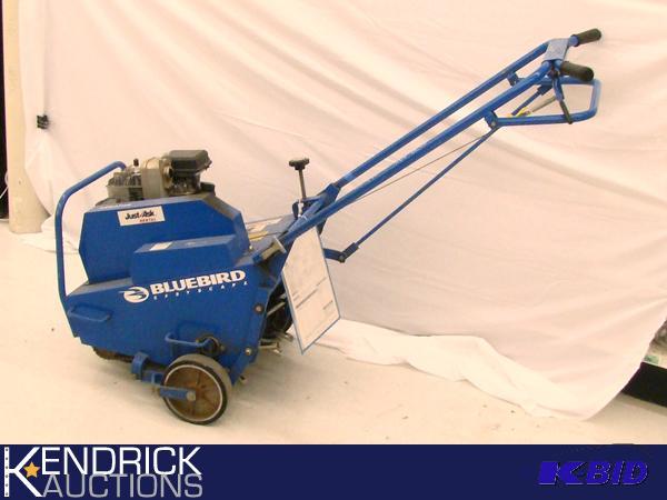 lot 8 image: 17 3.5 Hp Bluebird B424 Aerator