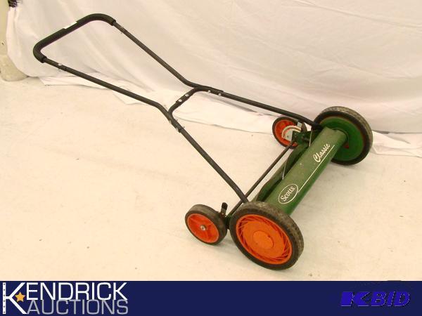 lot 84 image: 22 Scotts Class Push Mower
