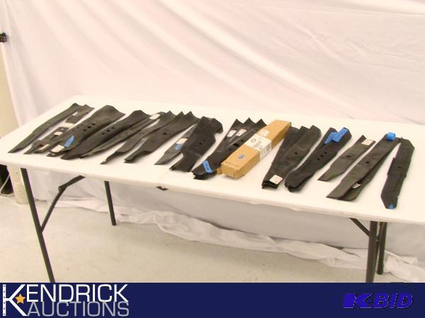 lot 86 image: 30 New Mower Blades