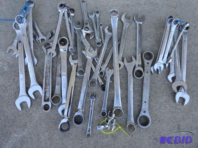 lot 103 image: Assortment of wrenches, ratchet wrenches, sta...
