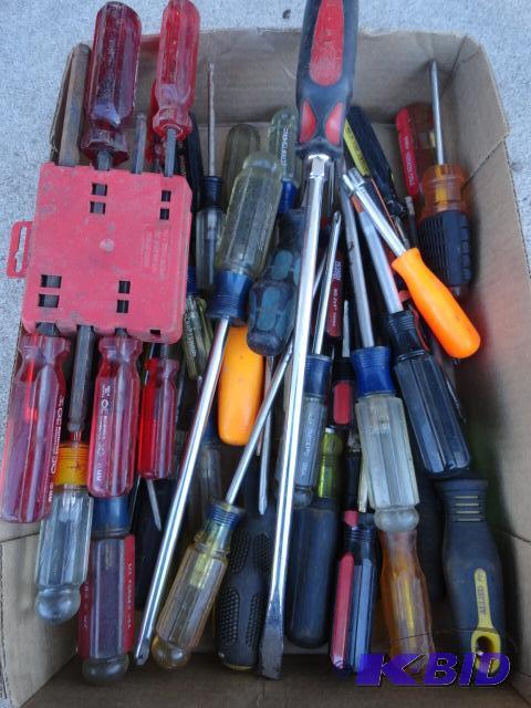 lot 116 image: Screwdrivers, ball-tip allen set, nut drivers...
