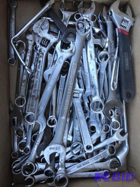 lot 122 image: Wrenches, metric and standard, Craftsman and ...