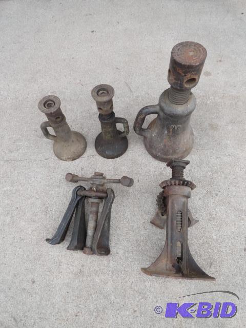 lot 139 image: Screw jacks NP T0265, two 1x6, NO. 18 jack...