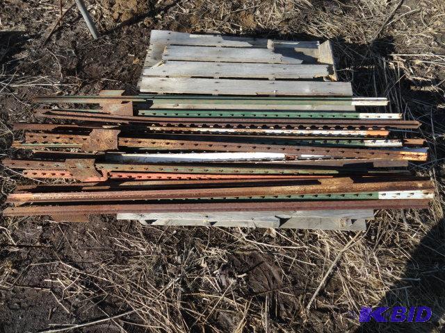 lot 24 image: 5 12 steel fence post, 14 total...