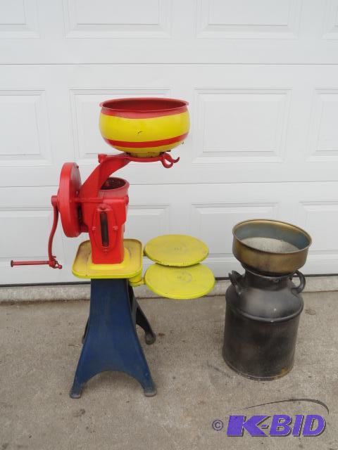 lot 36 image: IH 942 CA Cream separator, storage can with s...