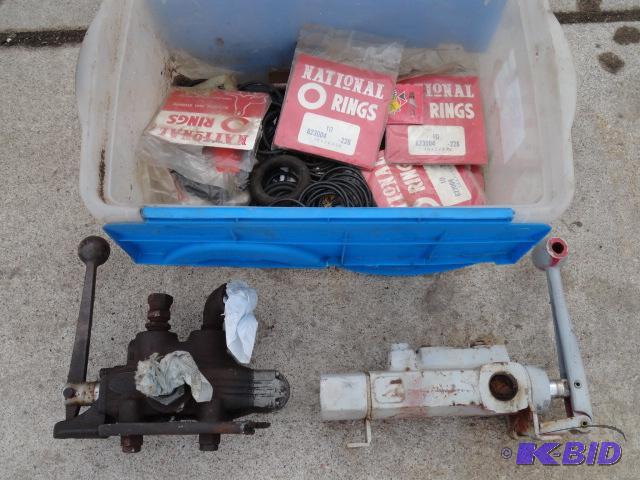 lot 39 image: Gresen hydraulic valve, Char-Lynn valve with ...