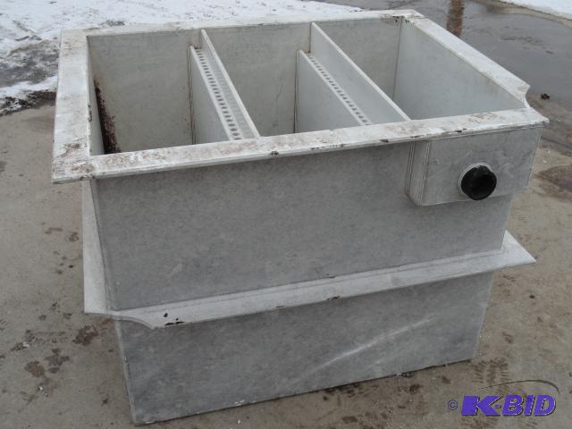lot 4 image: Live well, 3 bay, 33&quotH, 36x46", nee...