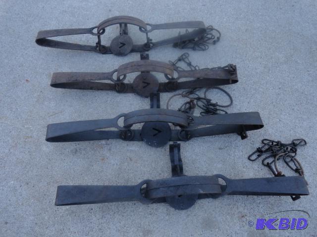 lot 54 image: Victor 2 traps, 4 total...