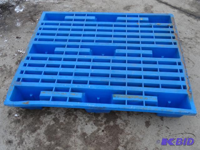 lot 6 image: Plastic Pallet 40x48"...