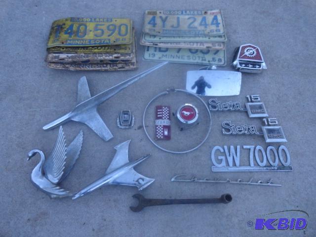 lot 62 image: Assortment of automotive emblems Packard, Fo...