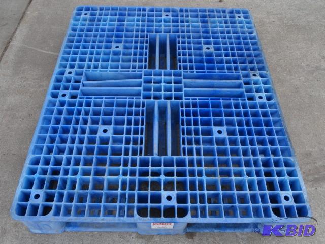 lot 68 image: ORBIS plastic pallet, 40x48...