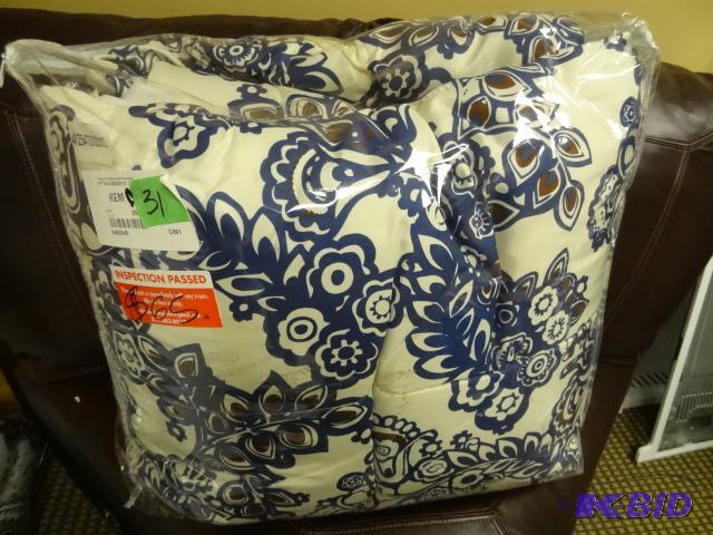 lot 31 image: Devon Queen 8 piece bed set with accessories....