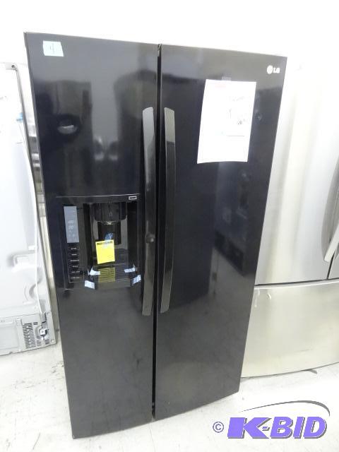 lot 4 image: LG LSC27937 Fridge freezer. Store return. Tes...
