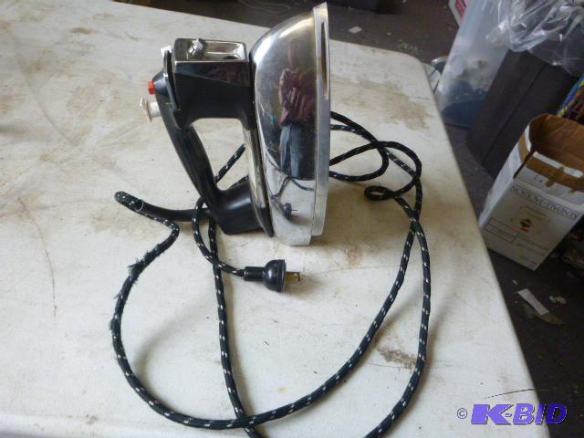 Vintage GE Iron Tested and works....