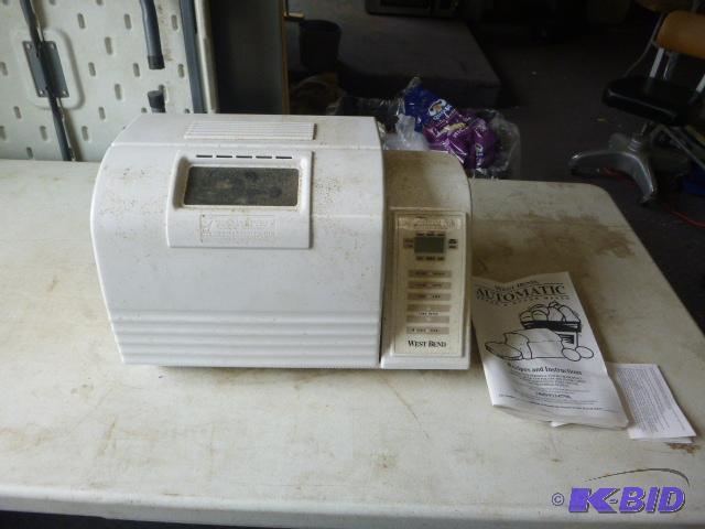 West Bend Automatic Bread and Dough Maker Nee...