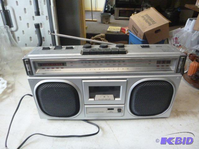 Montgomery Wards AMFM Radio Cassette 3991 s...