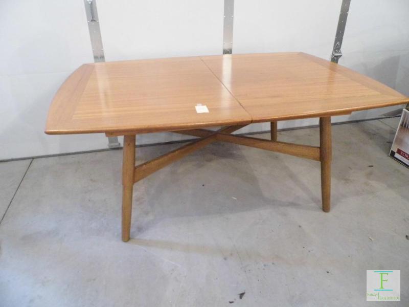 Table, Chairs & Leaves