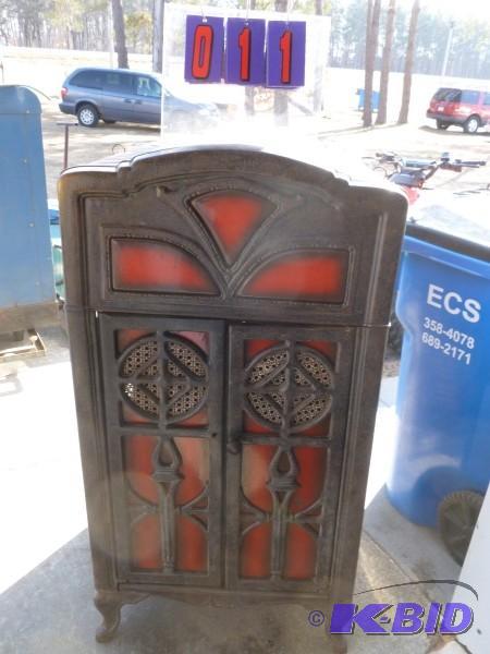 lot 11 image: Vintage wood stove. By biltmore. Model 264s. ...
