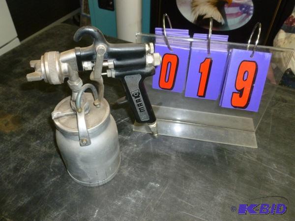 lot 19 image: Mark 1 spray paint gun. Used condition. Terms...