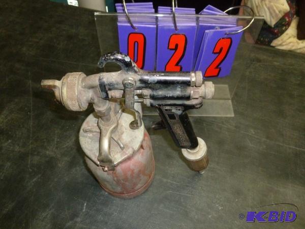 lot 22 image: Binks model 7 spray gun. Used condition. Term...