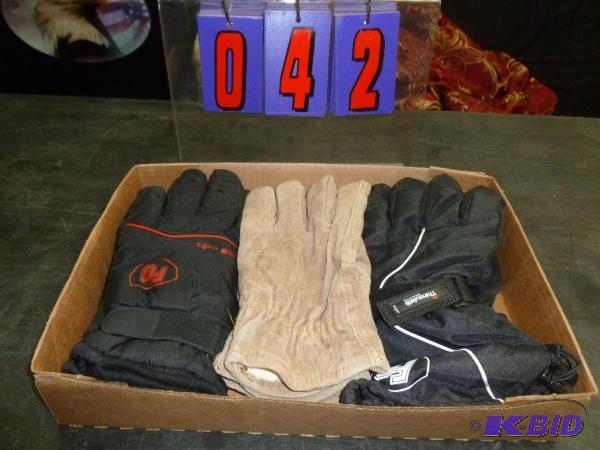 lot 42 image: Flat of gloves. As shown. Size med to large. ...