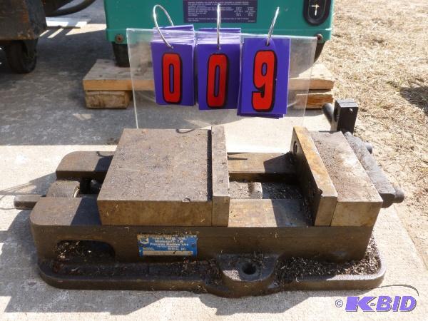 lot 9 image: 6" curt vise. No handle. As shown. Mode...