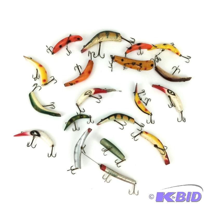 lot 8 image: vintage Fishing Lures