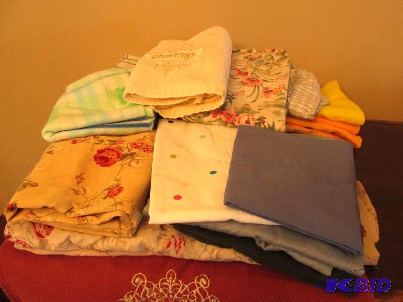 lot 129 image: Large Lot of Pillow Cases and a Little Etc