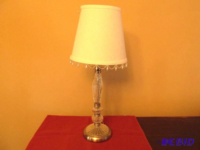 lot 130 image: Very Nice Crystal Lamp