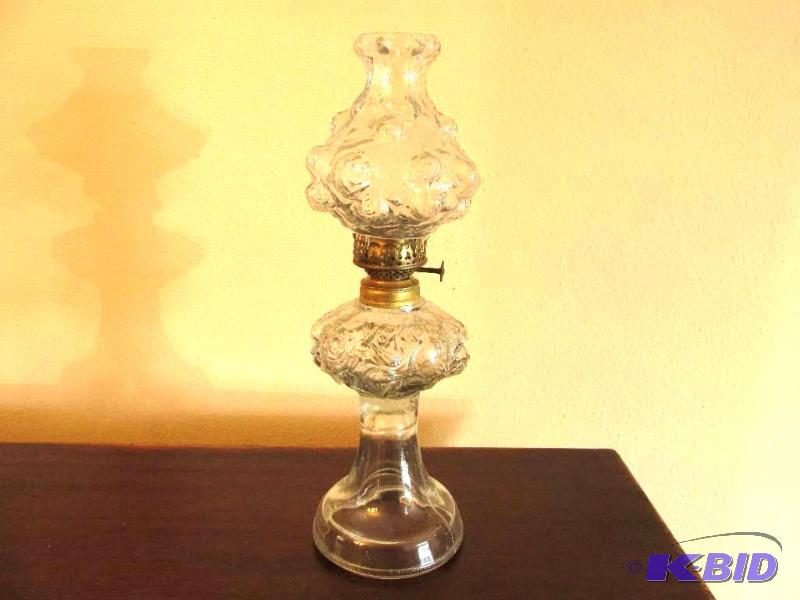 lot 14 image: Vintage Pressed Glass Roses Oil Lamp