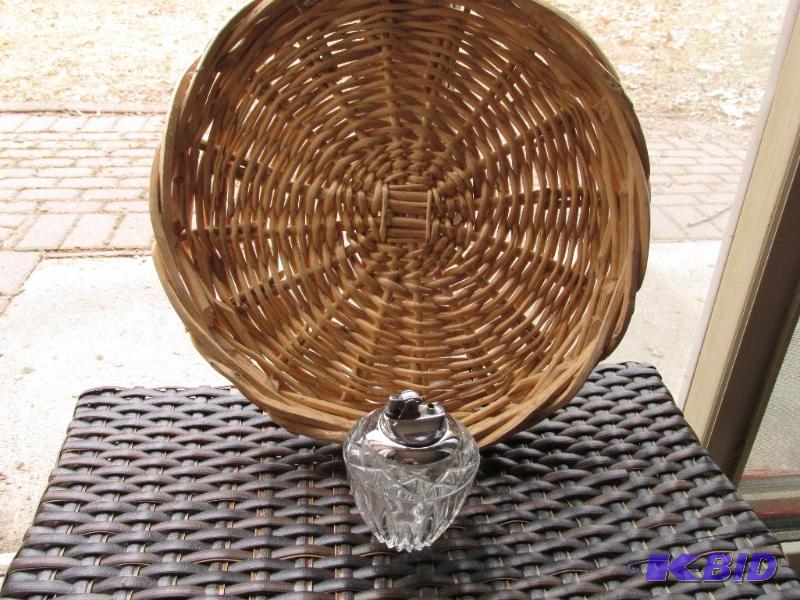 lot 158 image: Very Nice Table Lighter and a BasketTray
