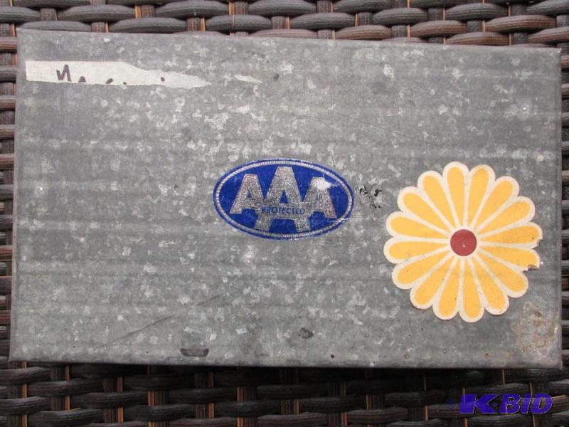 lot 170 image: Metal Box with a Few Tools