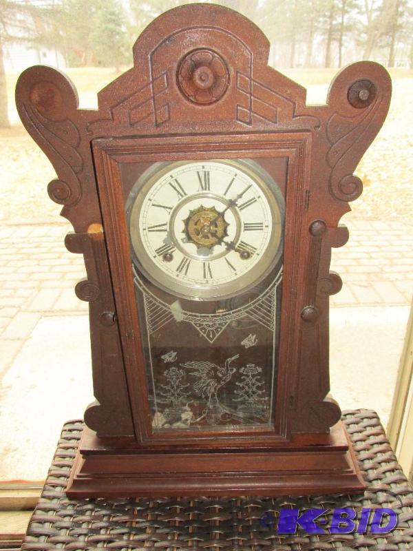 lot 194 image: Antique Kitchen Clock with Key
