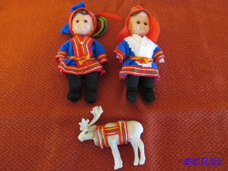 lot 199 image: Collectable Dolls