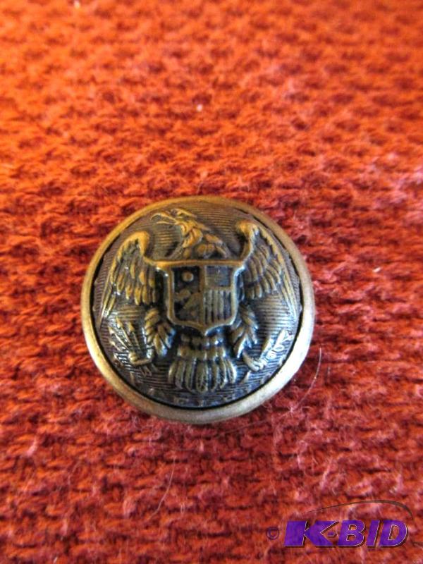 lot 24 image: Huge Lot of Fancy Vintage Buttons