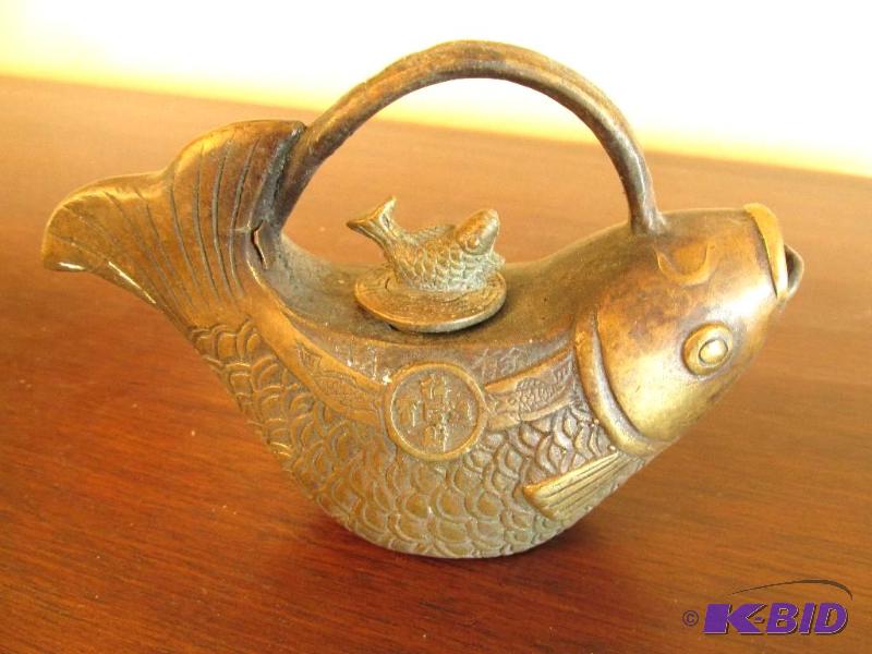 lot 6 image: Asian Antique, Vintage Fish Tea Pot
