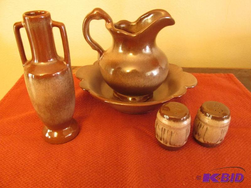 lot 72 image: Frankoma Pottery