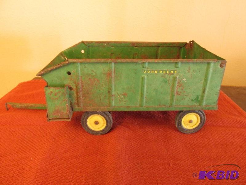 lot 79 image: Vintage, Antique -- John Deere Trailer