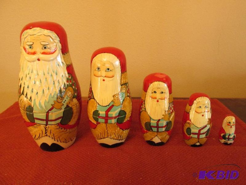 lot 90 image: NestingStacking Santas