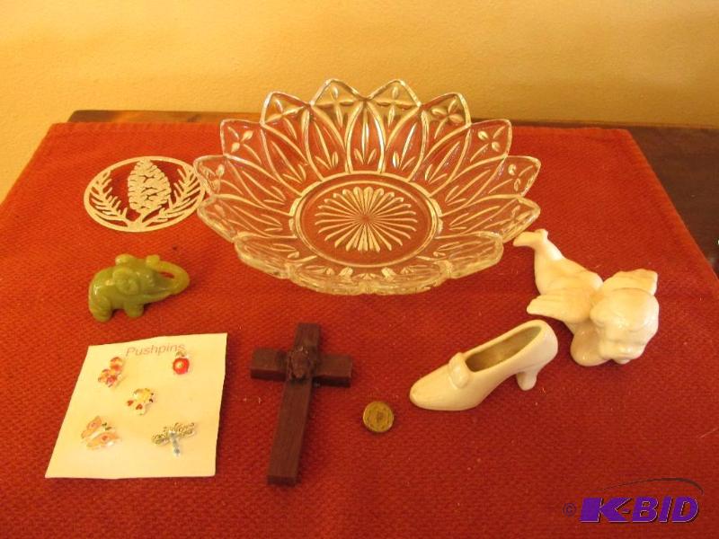 lot 93 image: Little Stuff - JADE ELEPHANT, CUPID, CROSS, BUTTON, SHOE, etc