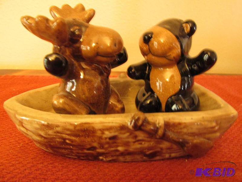 lot 98 image: Ceramic Salt and Pepper Set