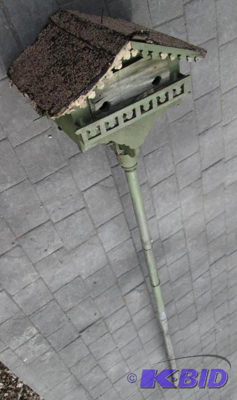 lot 10 image: Large martin or bird ouse on 8 foot pole, ope...
