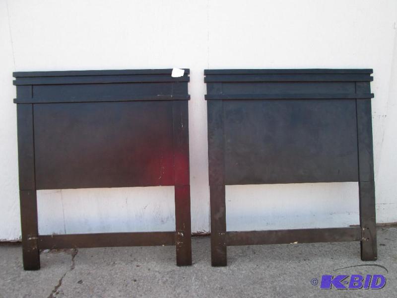 lot 102 image: Head and footboard, 42.5 inches across...