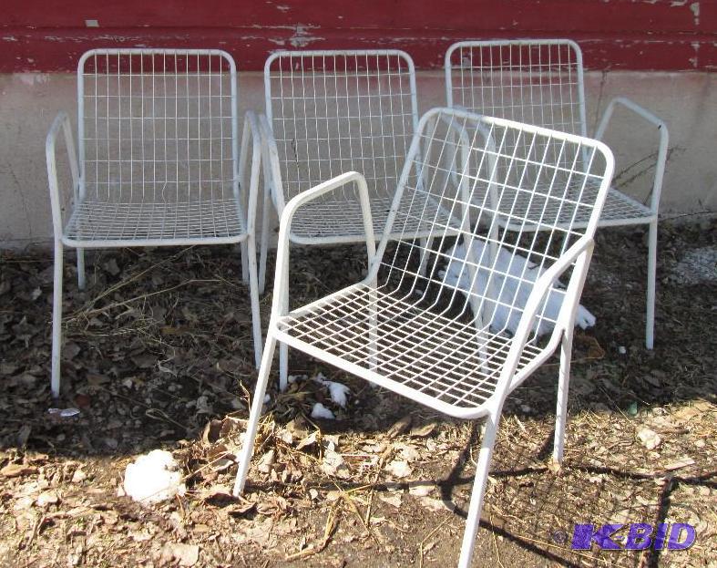 lot 104 image: Lot of 4 metal frame stacking patio chairs...