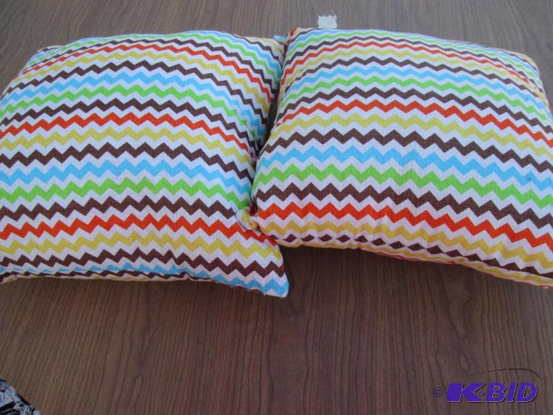 lot 122 image: Pair of zig zag pillows, new...